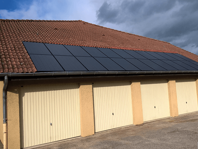 photo-installation-panneaux-solaires-thermiques-DualSun-immeuble-Viriat