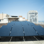 photo-installation-panneaux-solaires-thermiques-photovoltaiques-immeuble-Marseille-1