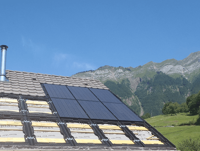 photo-installation-panneaux-solaires-thermiques-photovoltaîque-DualSun-montagne-5