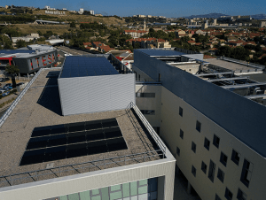 photo-installation-bureau-marseille-panneaux-solaires-hybrides-5