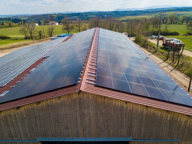 installation-solaire-pv-dualsun-ferme-milon